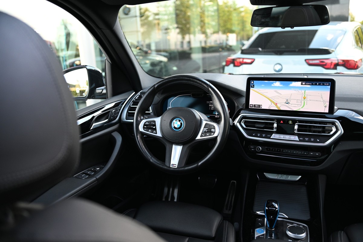 BMW iX3