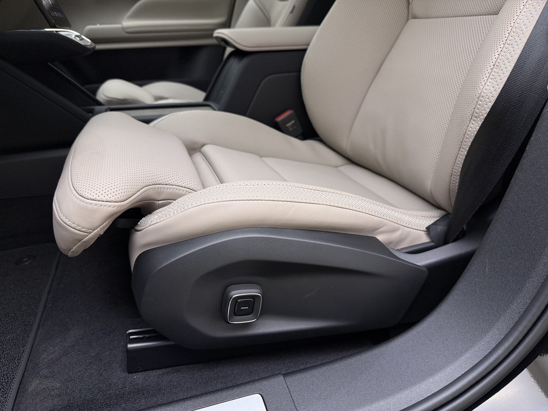 Volvo ES90