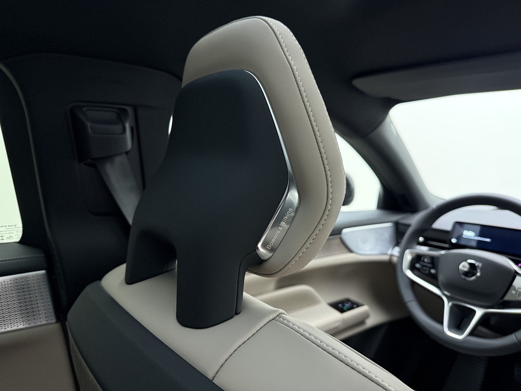 Volvo ES90