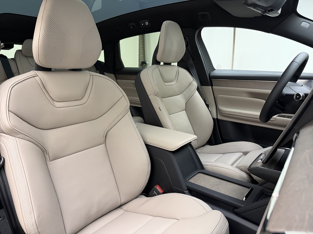 Volvo ES90