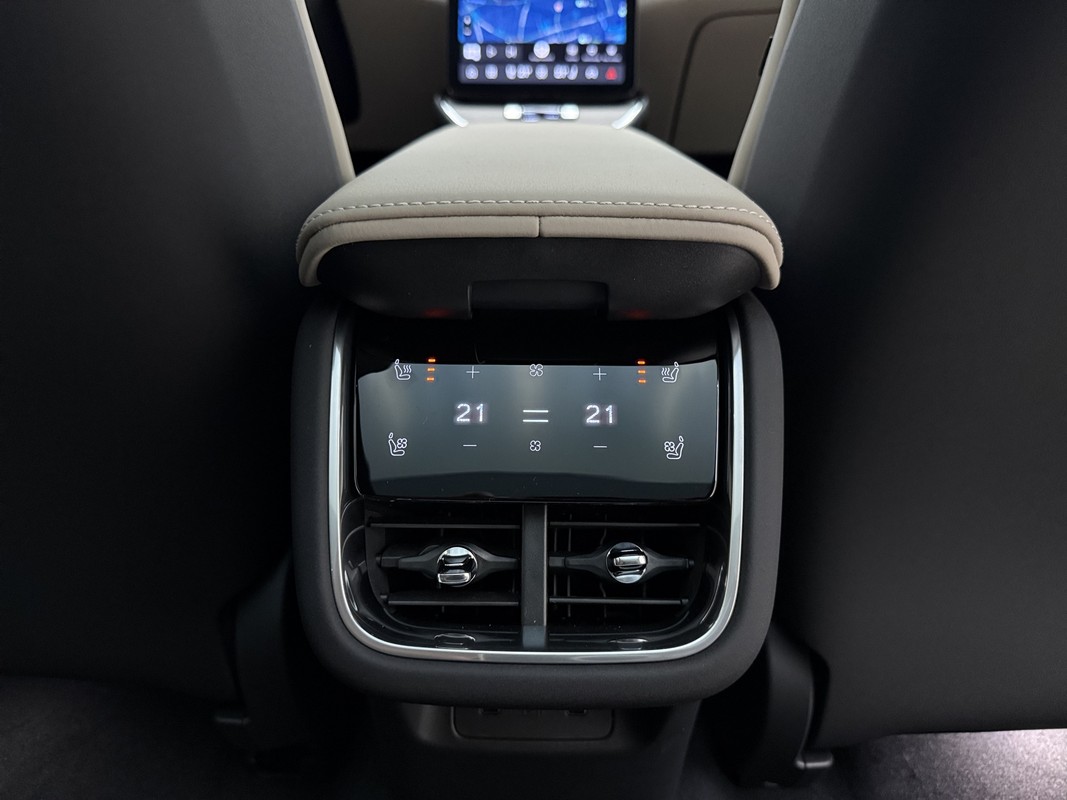 Volvo ES90
