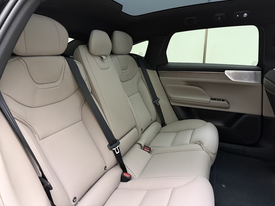 Volvo ES90