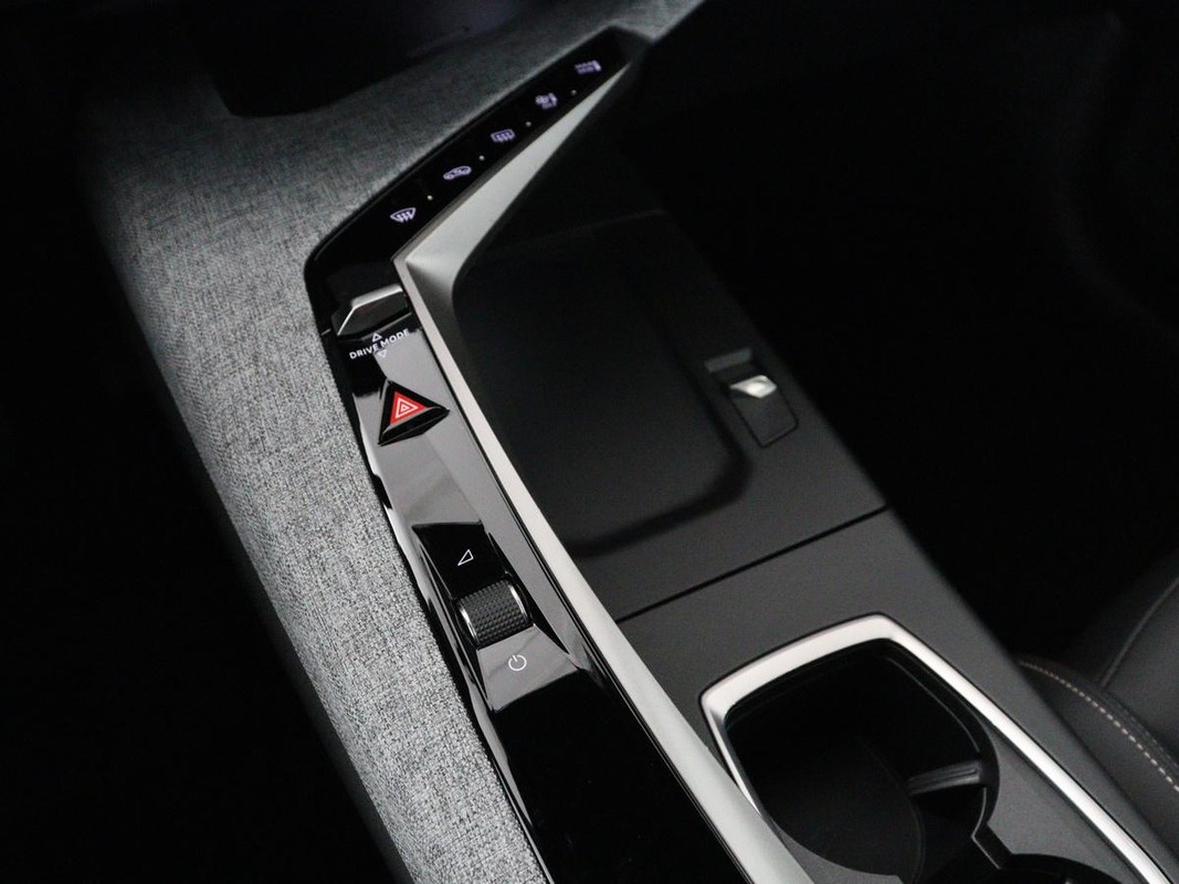 Peugeot e-3008