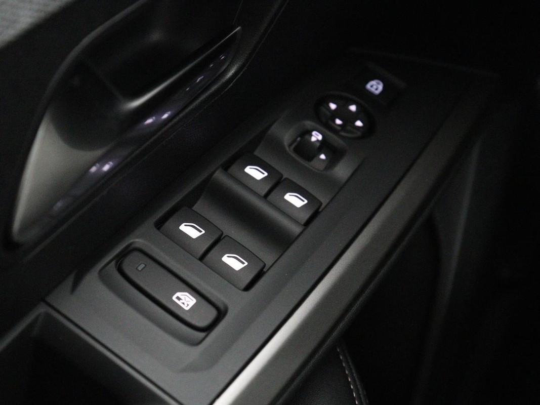 Peugeot e-3008
