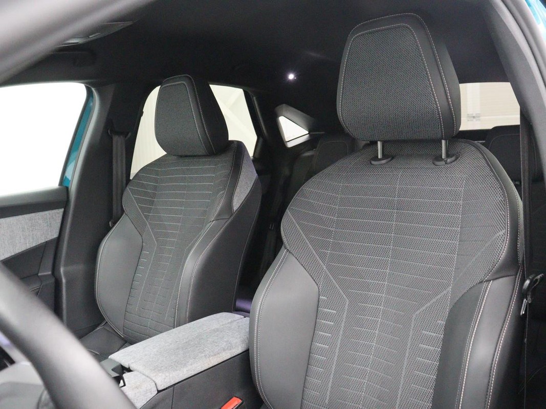Peugeot e-3008