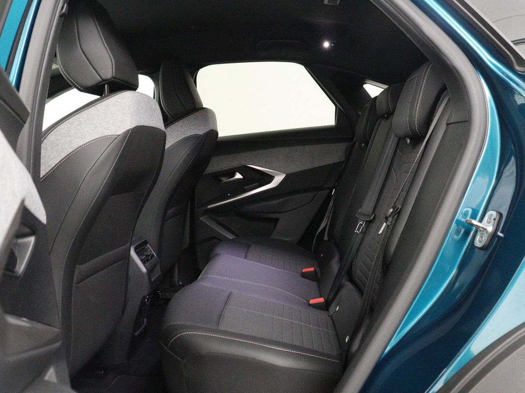 Peugeot e-3008