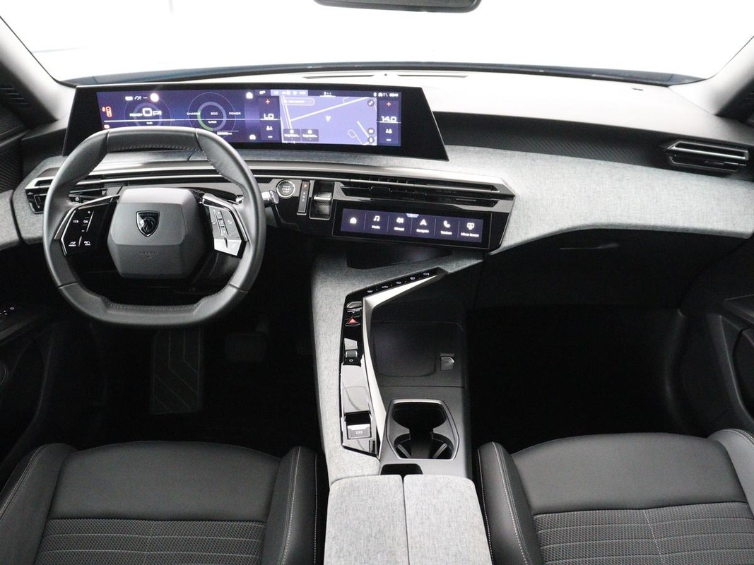 Peugeot e-3008