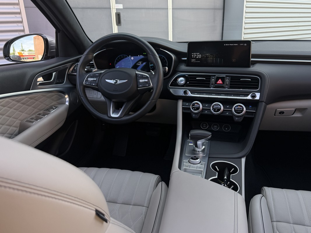 Genesis G70
