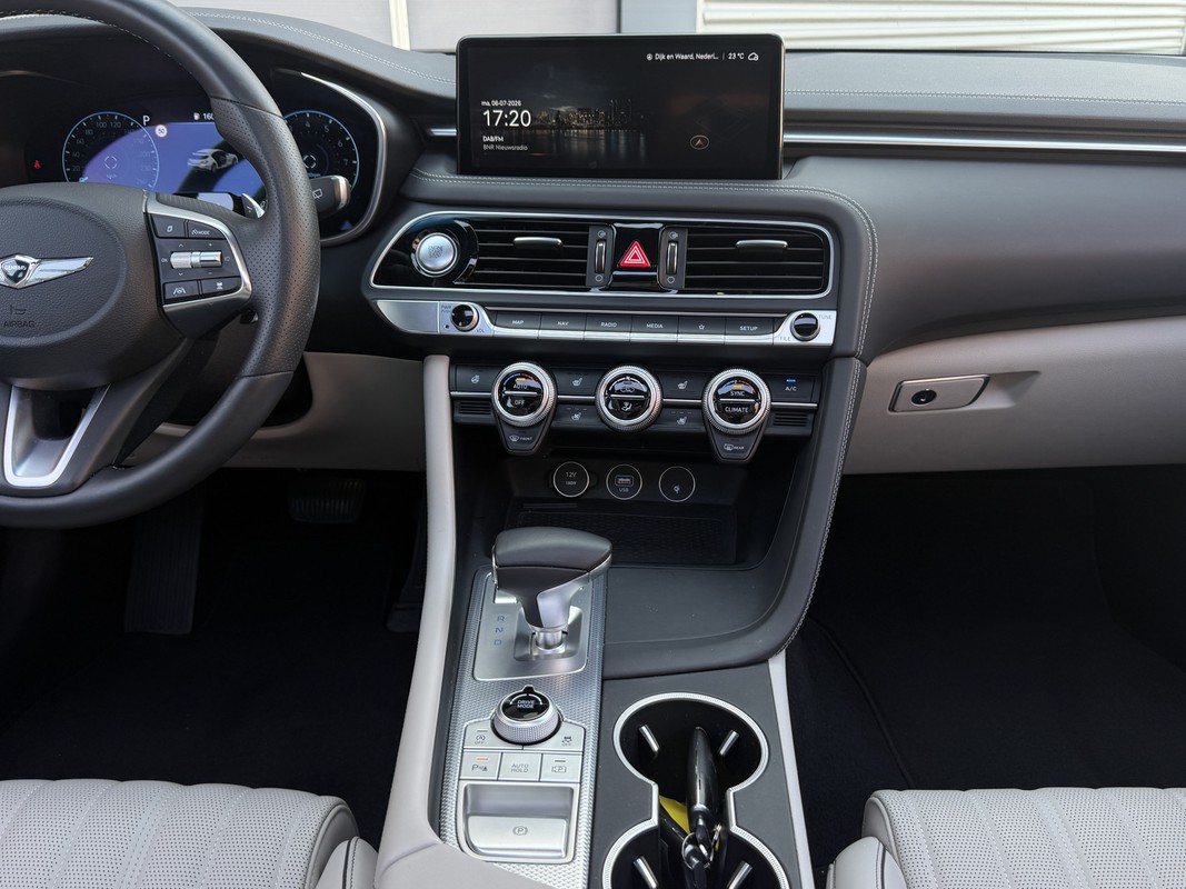 Genesis G70