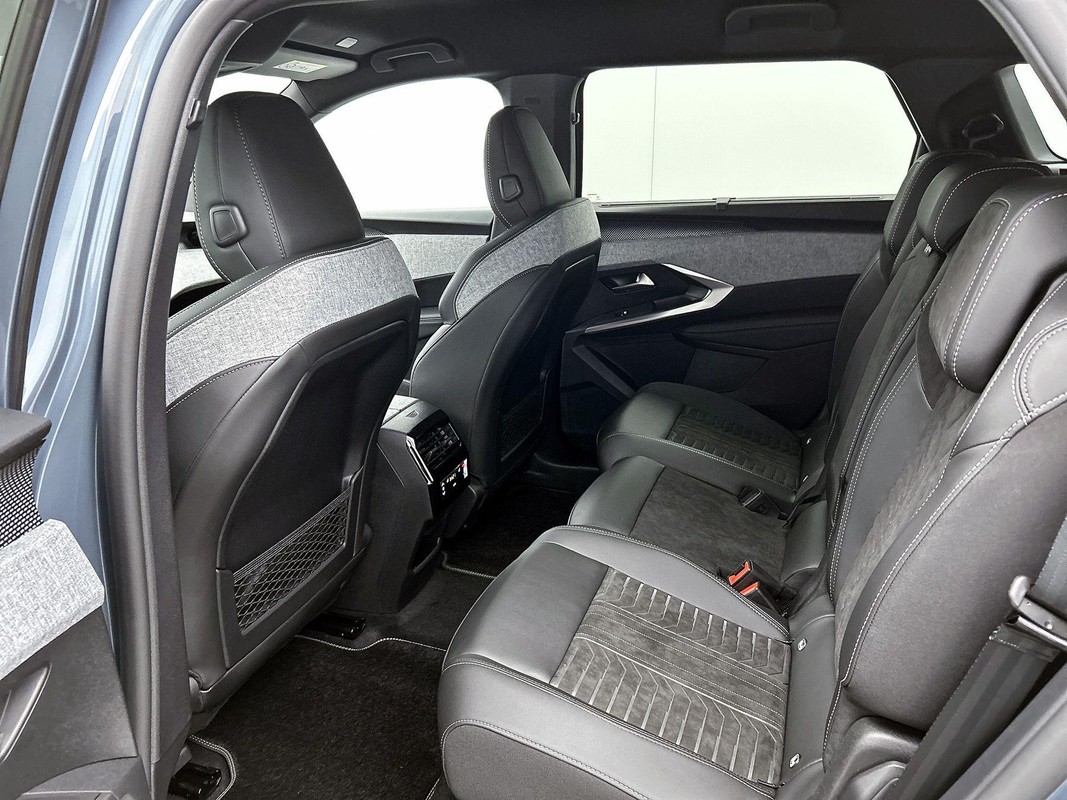 Peugeot e-5008
