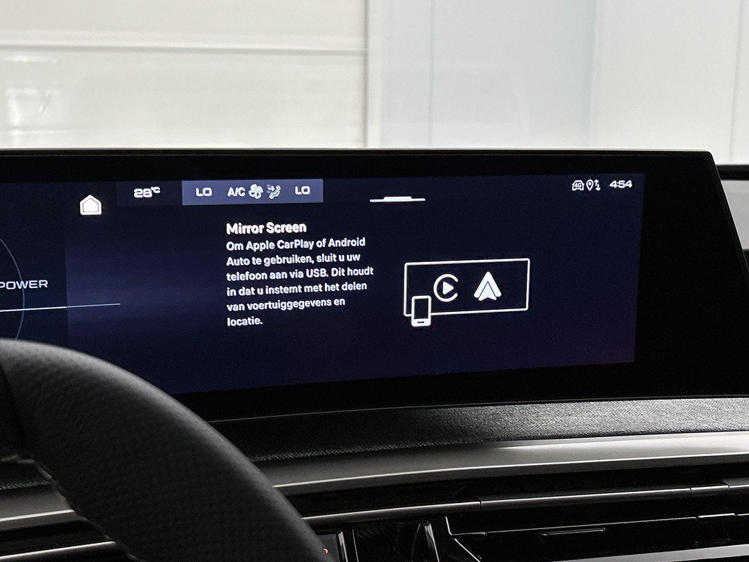 Peugeot e-5008