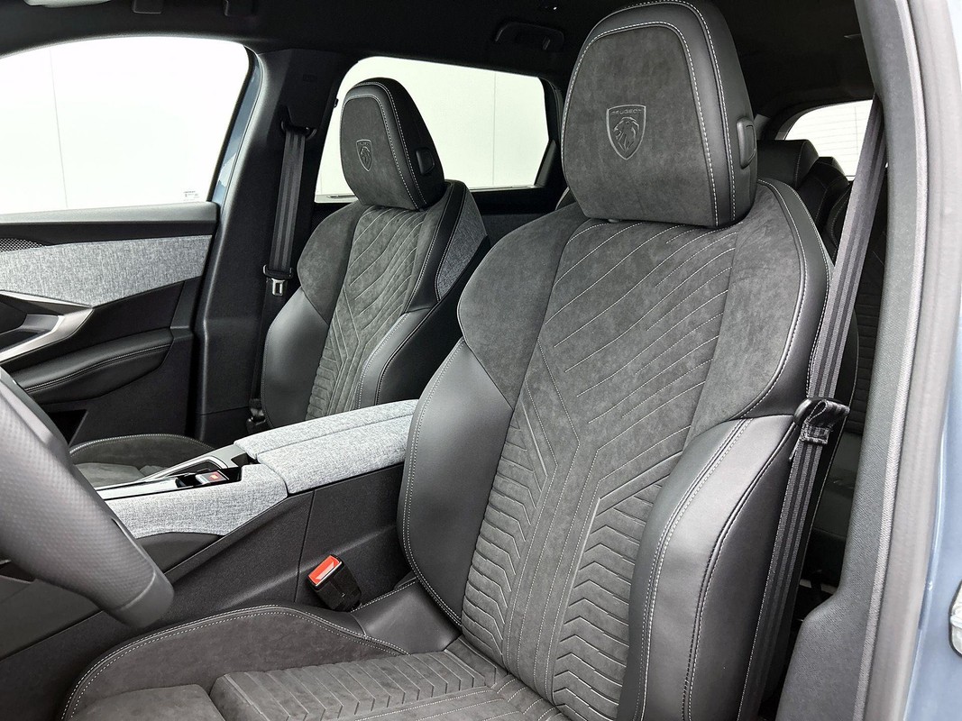 Peugeot e-5008
