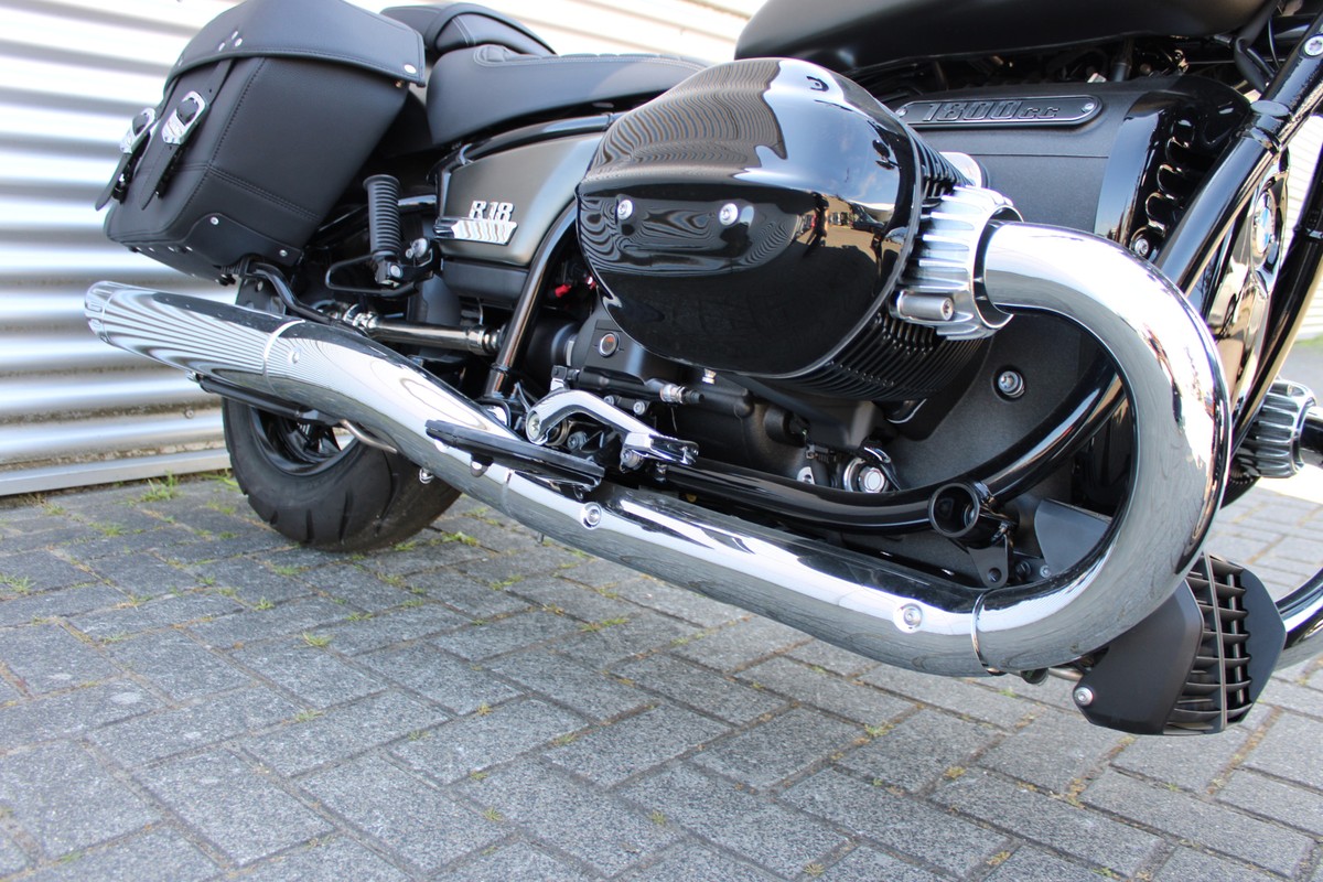 BMW R 18