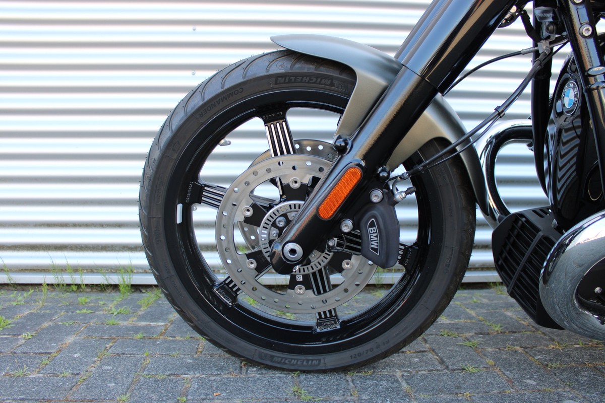 BMW R 18