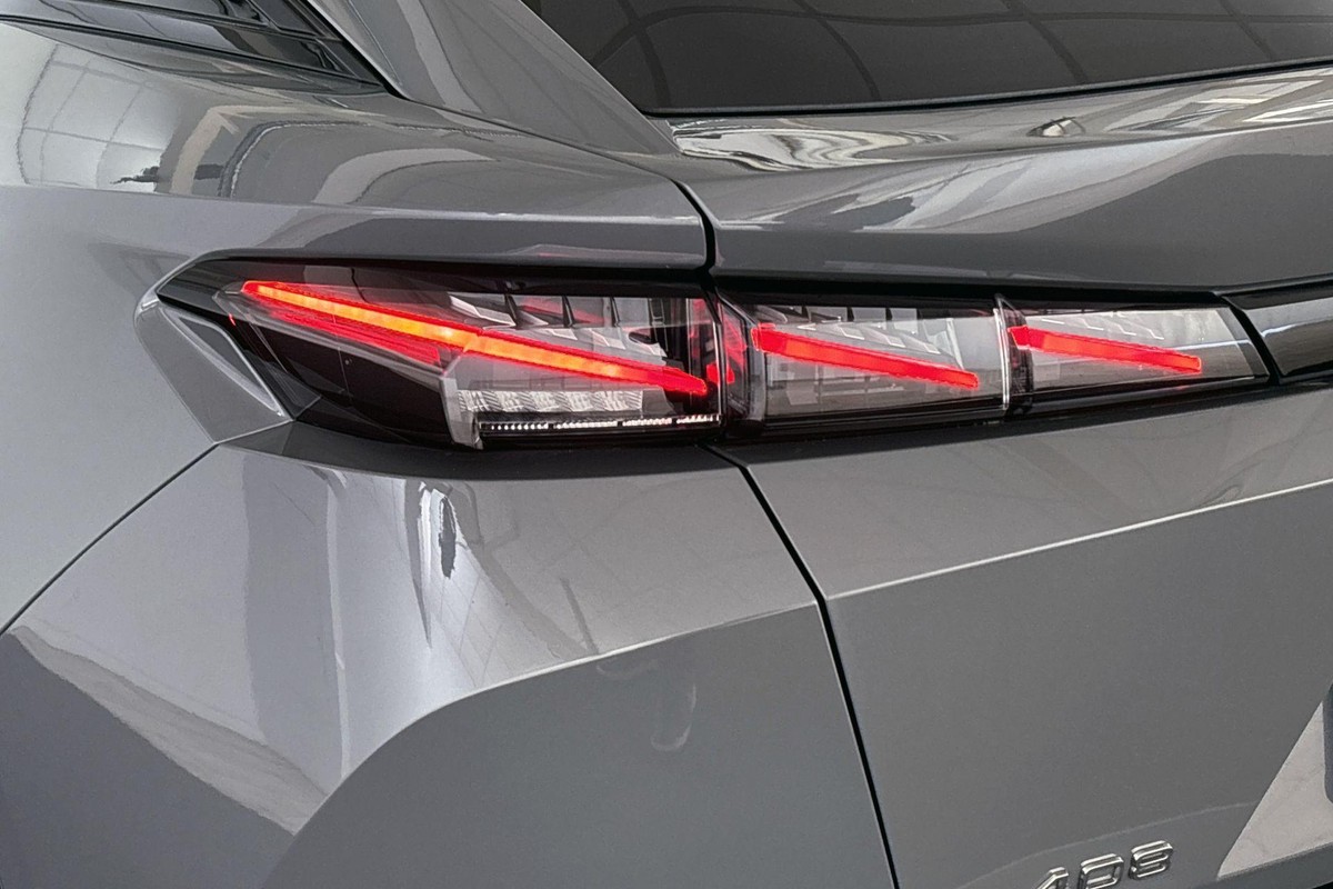 Peugeot 408