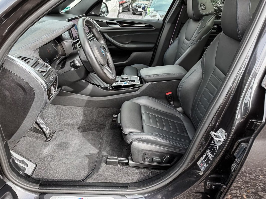 BMW iX3