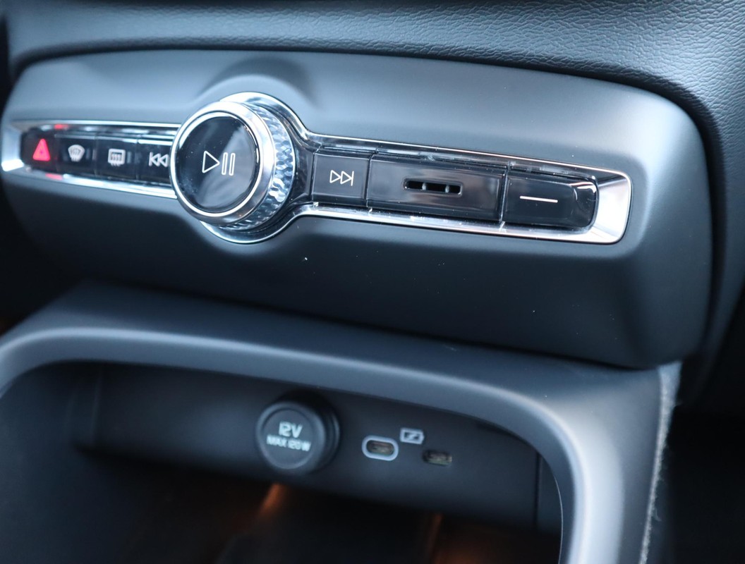 Volvo EX40