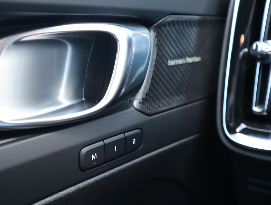 Volvo EX40