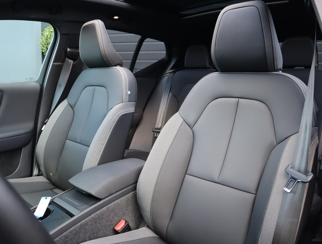 Volvo EX40