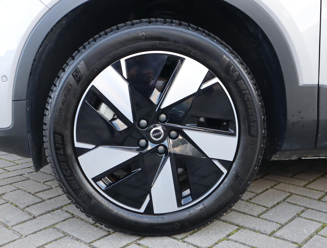 Volvo EX40