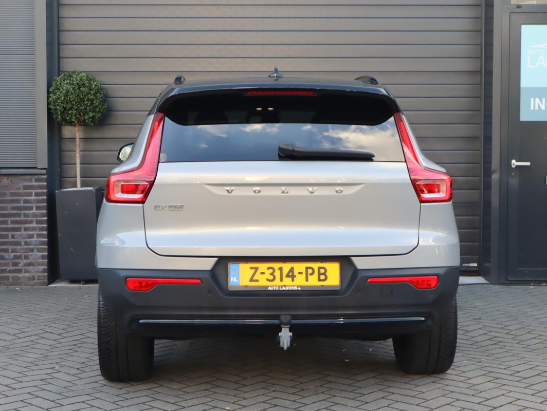 Volvo EX40