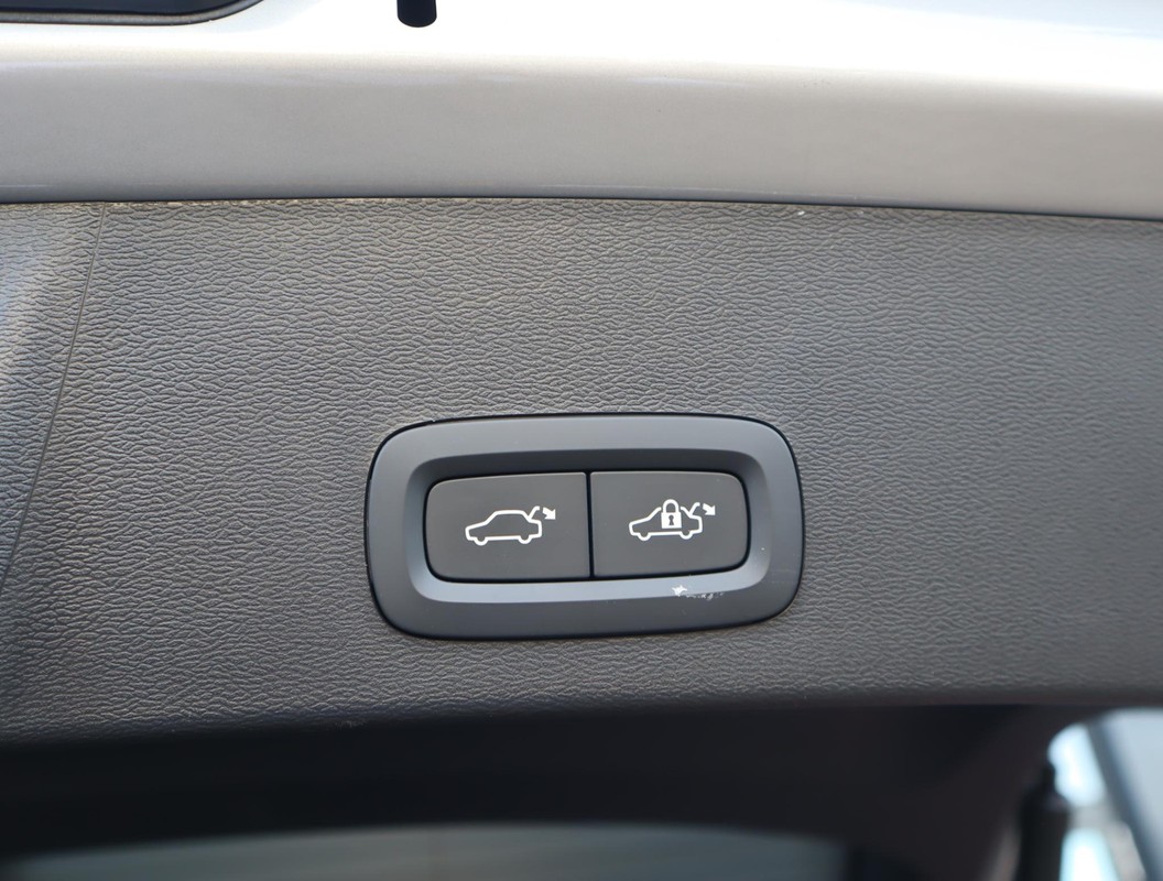 Volvo EX40