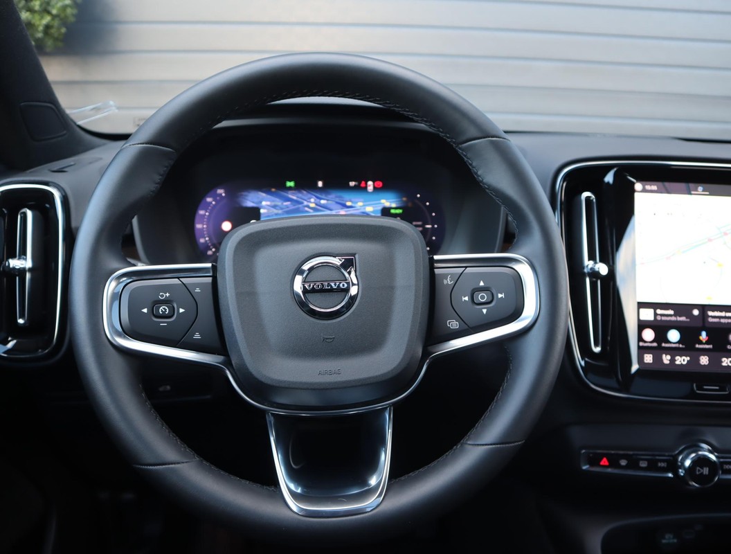 Volvo EX40