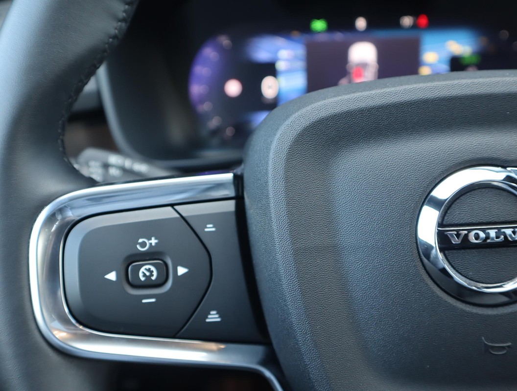 Volvo EX40