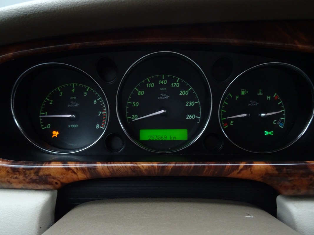 Jaguar XJ