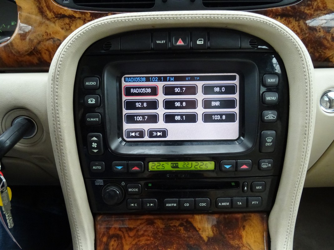 Jaguar XJ