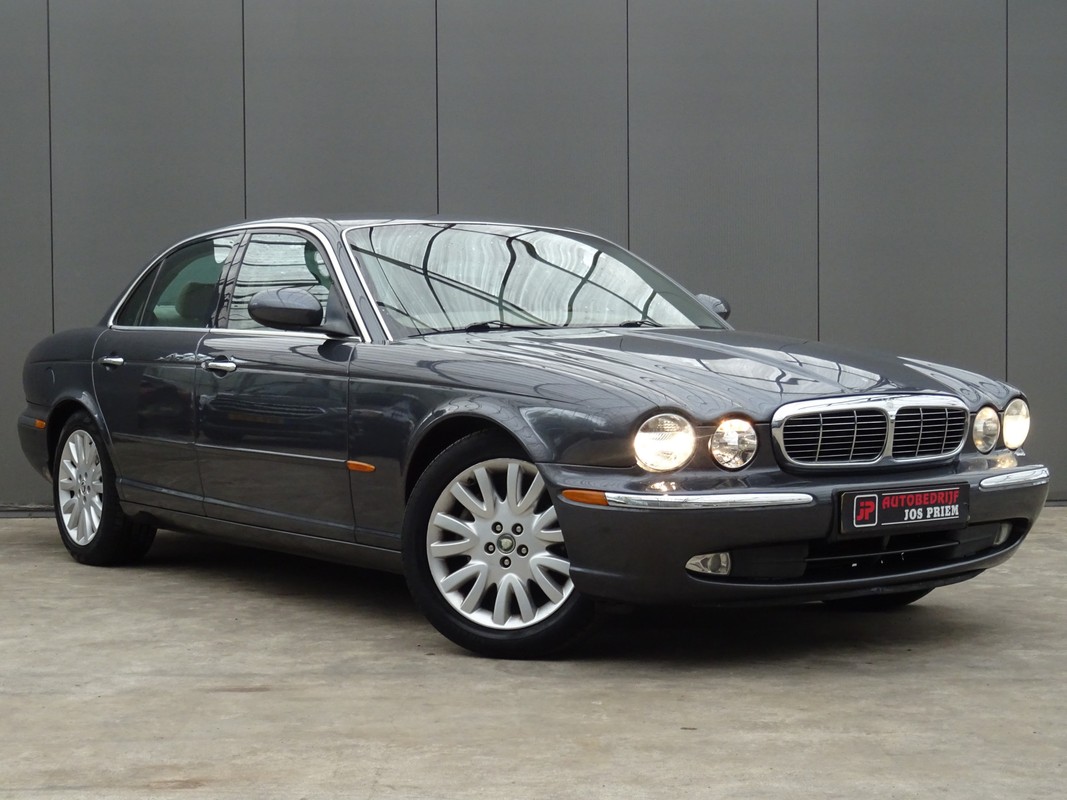 Jaguar XJ