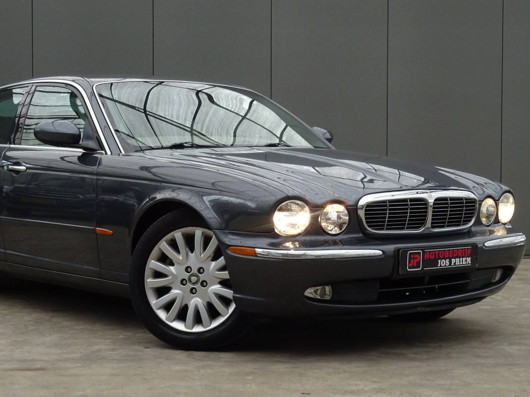 Jaguar XJ