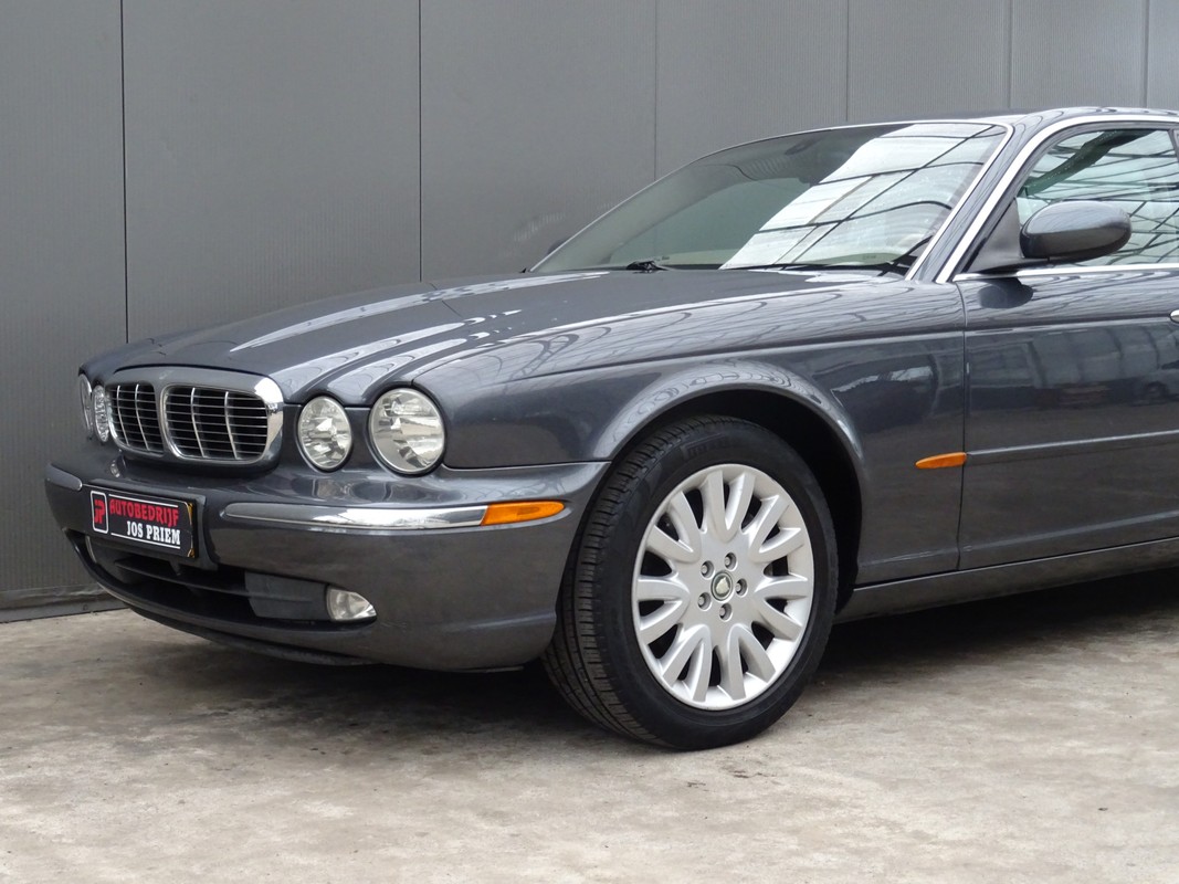 Jaguar XJ