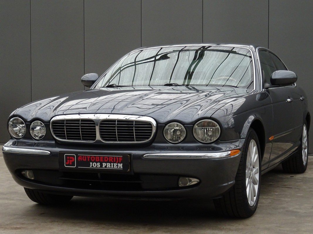 Jaguar XJ