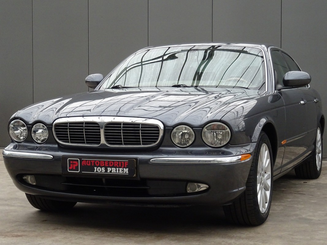 Jaguar XJ