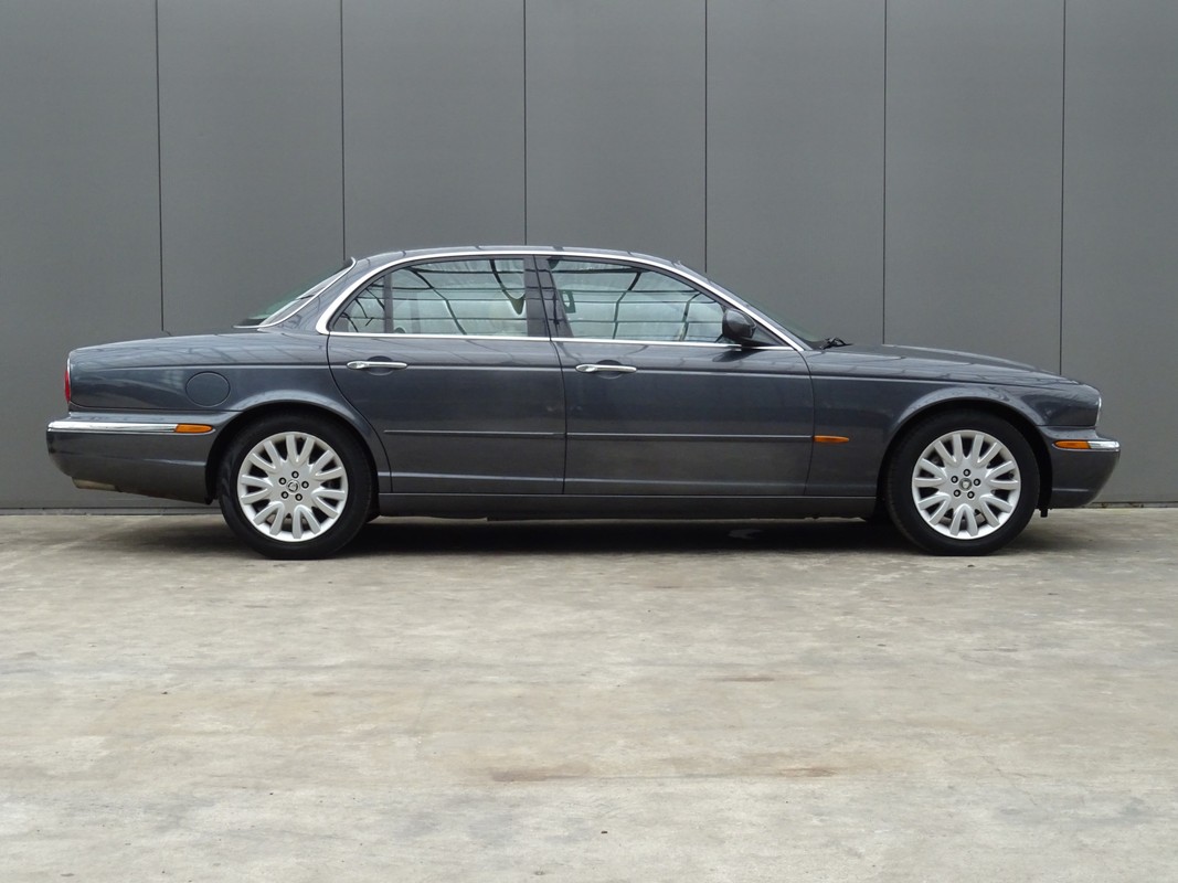 Jaguar XJ