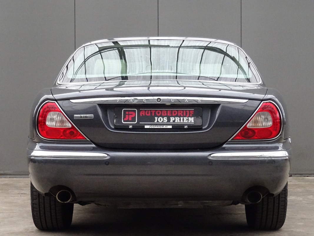 Jaguar XJ