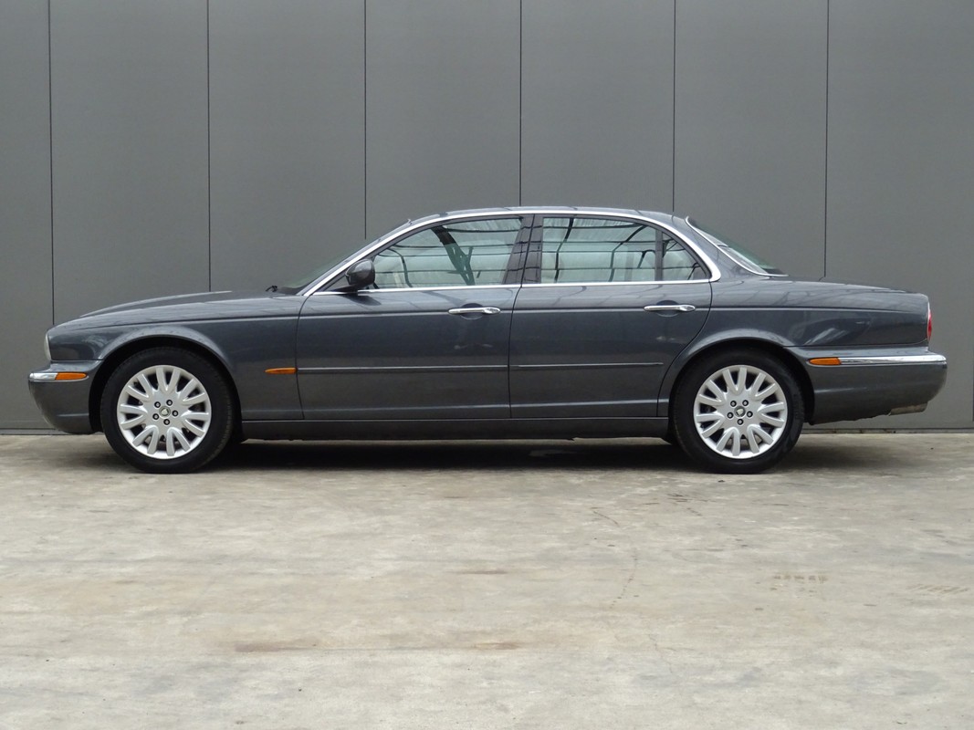 Jaguar XJ
