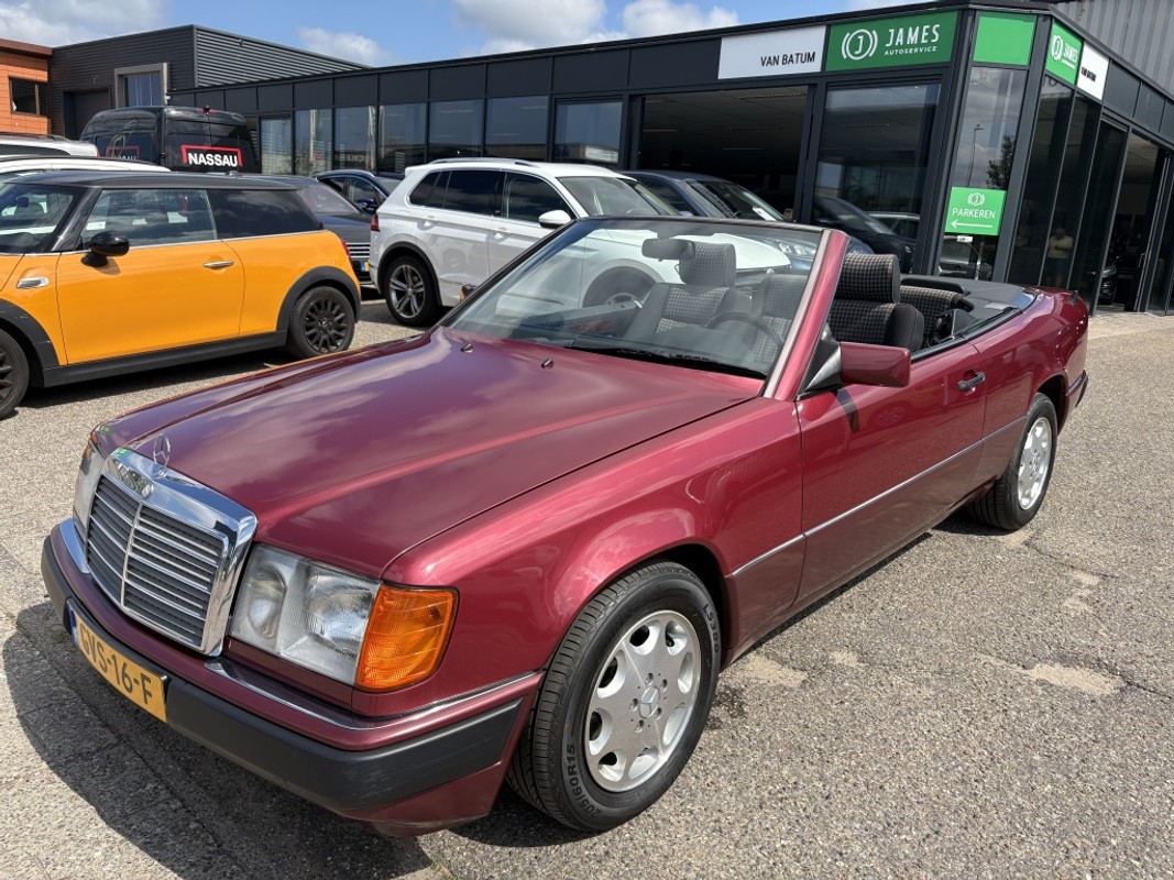 Mercedes-Benz 300