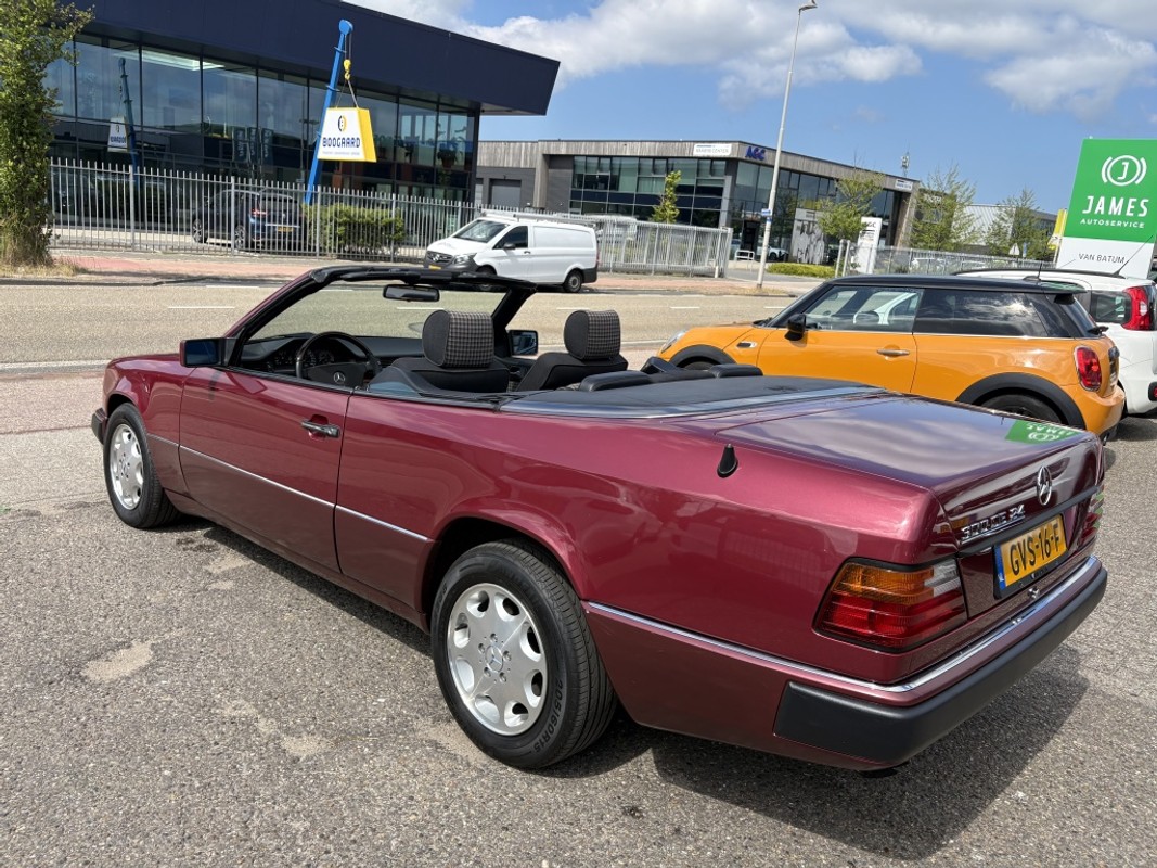 Mercedes-Benz 300