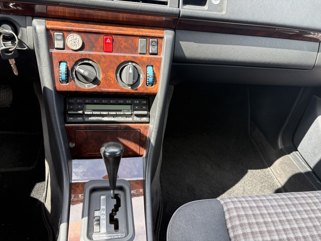 Mercedes-Benz 300