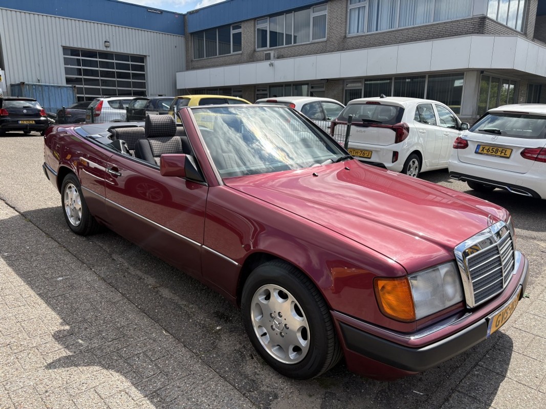 Mercedes-Benz 300