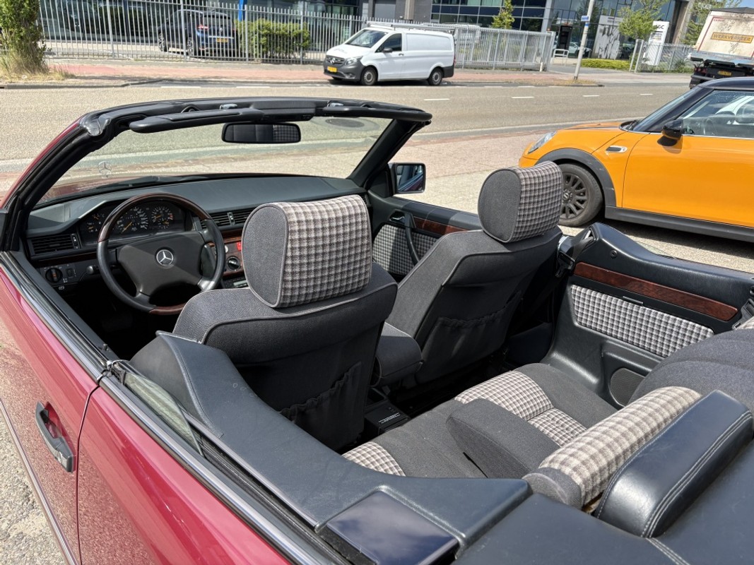 Mercedes-Benz 300
