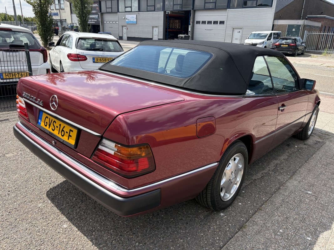Mercedes-Benz 300