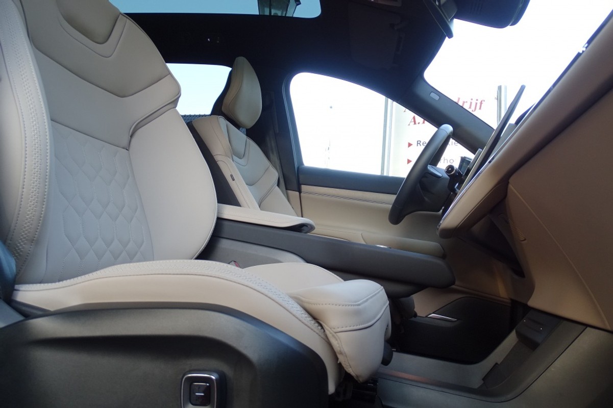 Volvo EX90