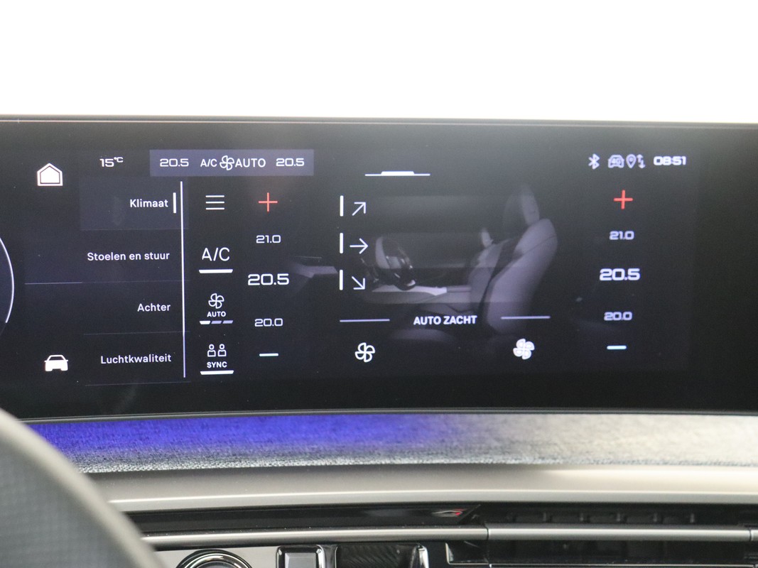 Peugeot e-5008