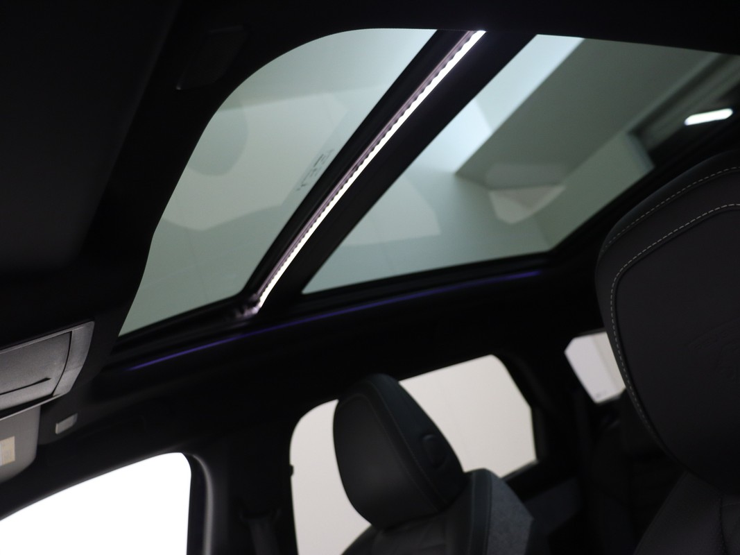 Peugeot e-5008
