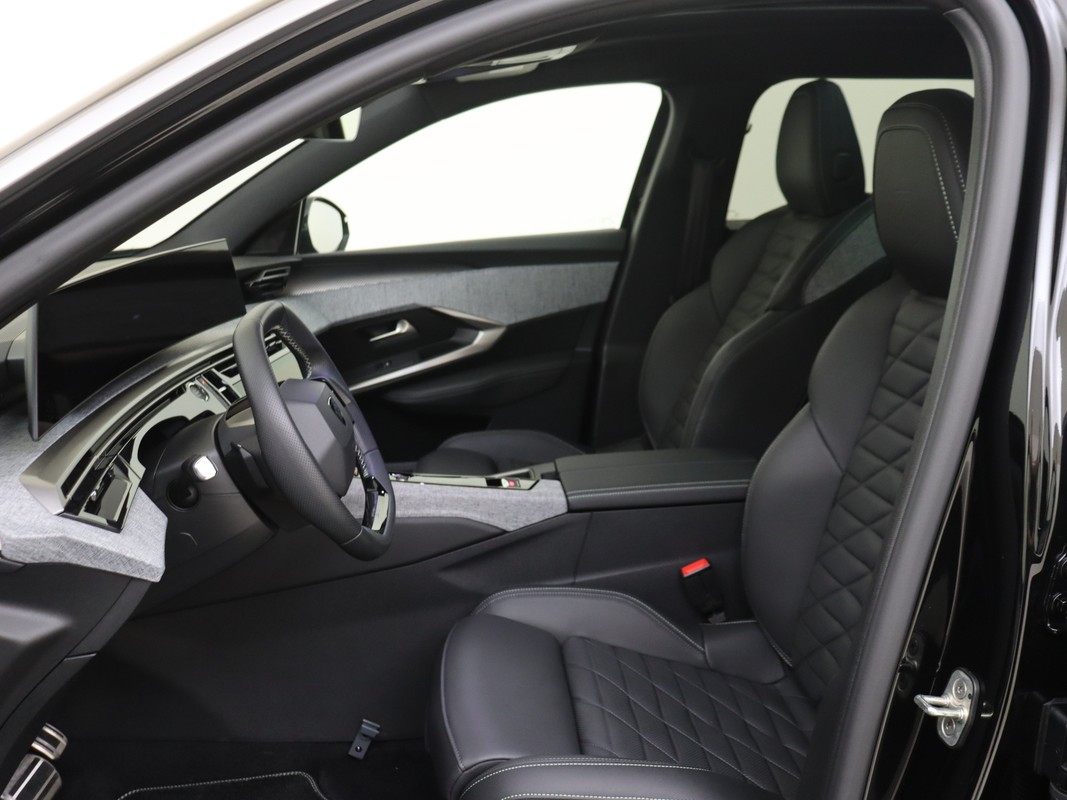 Peugeot e-5008