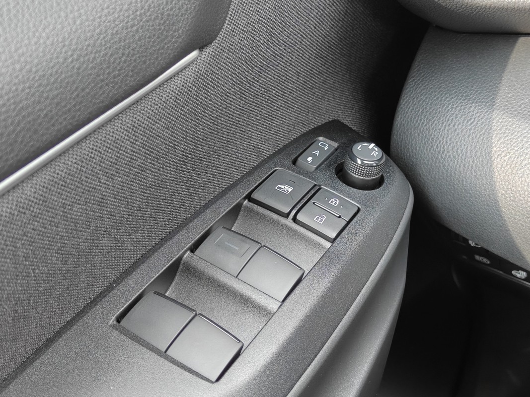 Mazda 2 Hybrid