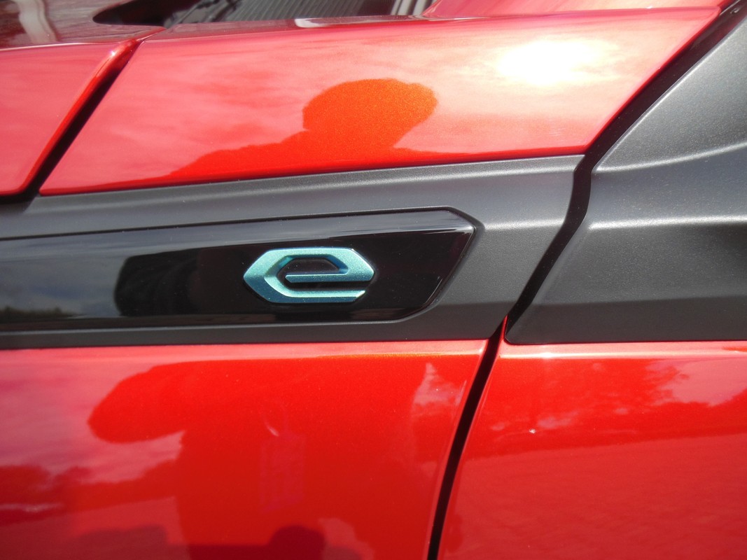 Peugeot e-2008